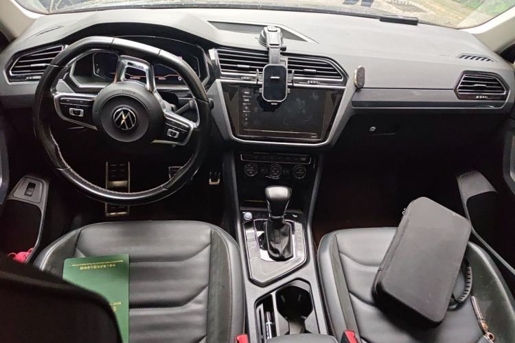 Used Volkswagen Tiguan L 2021 330TSI Automatic Two-Wheel Drive R-Line Enhanced Edition Center Console