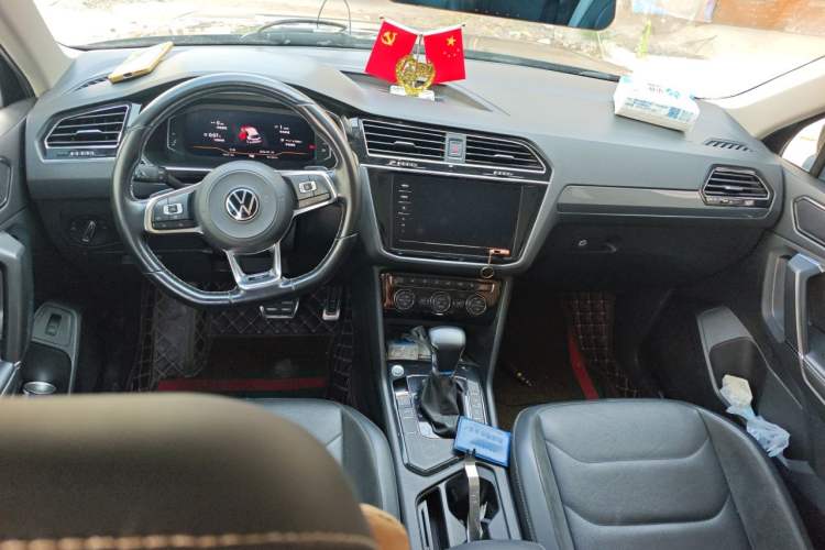 Used Volkswagen Tiguan L 2021 330TSI Automatic Two-Wheel Drive R-Line Enhanced Edition Center Console