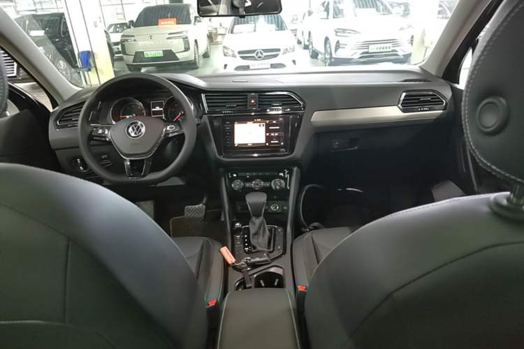 Used Volkswagen Tiguan L 2021 330TSI Automatic Two-Wheel Drive Smart Edition Center Console