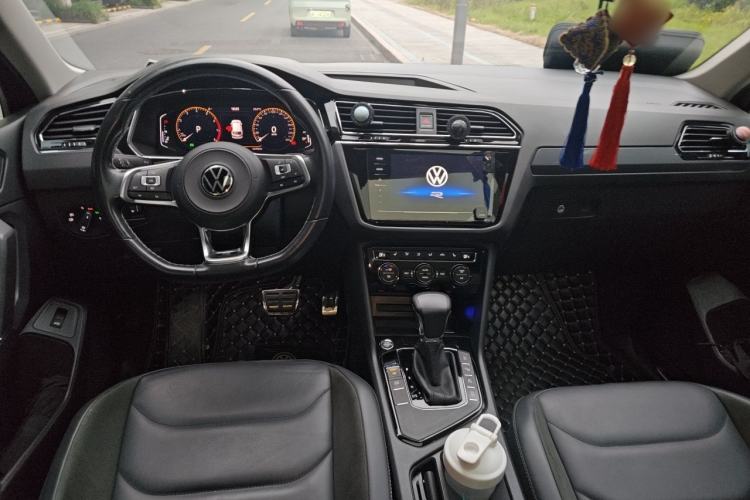 Used Volkswagen Tiguan L 2021 330TSI Automatic Two-Wheel Drive R-Line Enhanced Edition Center Console
