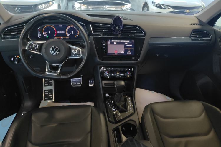 Used Volkswagen Tiguan L 2021 330TSI Automatic Two-Wheel Drive R-Line Enhanced Edition Center Console