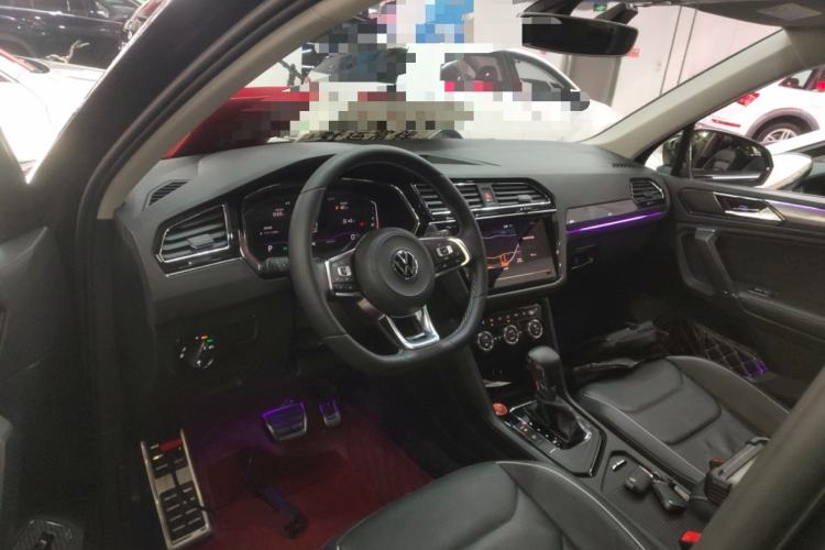 Used Volkswagen Tiguan L 2021 330TSI Automatic Two-Wheel Drive R-Line Flagship Edition Center Console