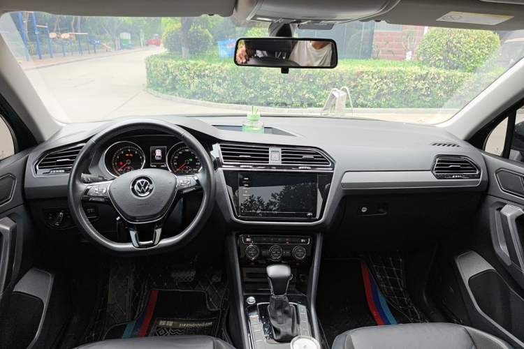 Used Volkswagen Tiguan L 2021 330TSI Automatic Two-Wheel Drive Smart Edition Center Console