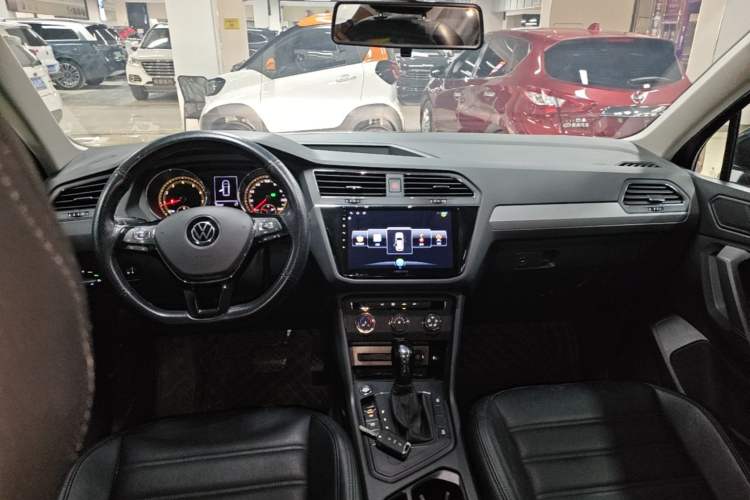 Used Volkswagen Tiguan L 2021 330TSI Automatic Two-Wheel Drive Comfort Edition Center Console