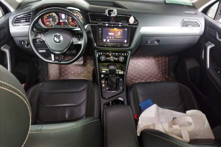 Used Volkswagen Tiguan L 2021 330TSI Automatic Two-Wheel Drive Smart Edition Center Console