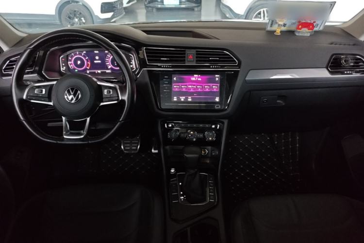 Used Volkswagen Tiguan L 2021 330TSI Automatic Two-Wheel Drive R-Line Enhanced Edition Center Console