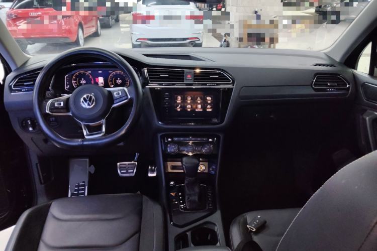 Used Volkswagen Tiguan L 2021 330TSI Automatic Two-Wheel Drive R-Line Enhanced Edition Center Console