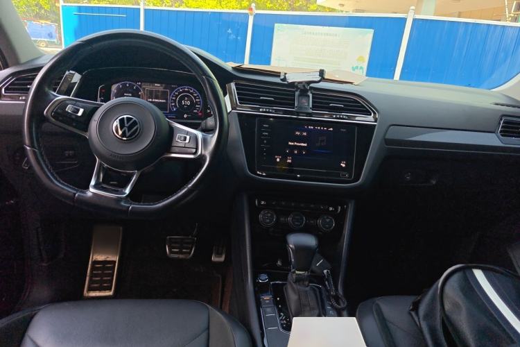 Used Volkswagen Tiguan L 2021 330TSI Automatic Two-Wheel Drive R-Line Enhanced Edition Center Console