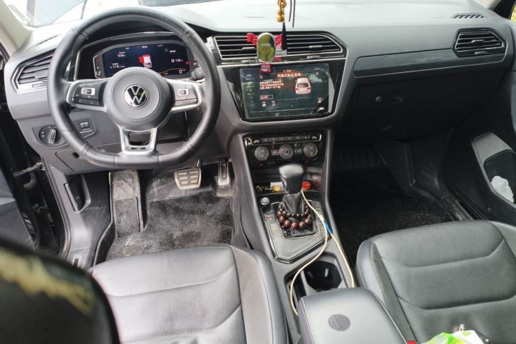 Used Volkswagen Tiguan L 2021 330TSI Automatic Two-Wheel Drive R-Line Enhanced Edition Center Console