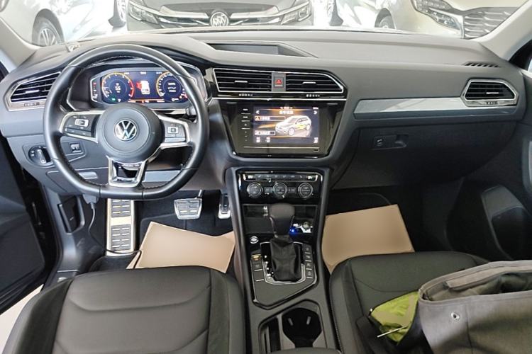 Used Volkswagen Tiguan L 2021 330TSI Automatic Two-Wheel Drive R-Line Enhanced Edition Center Console