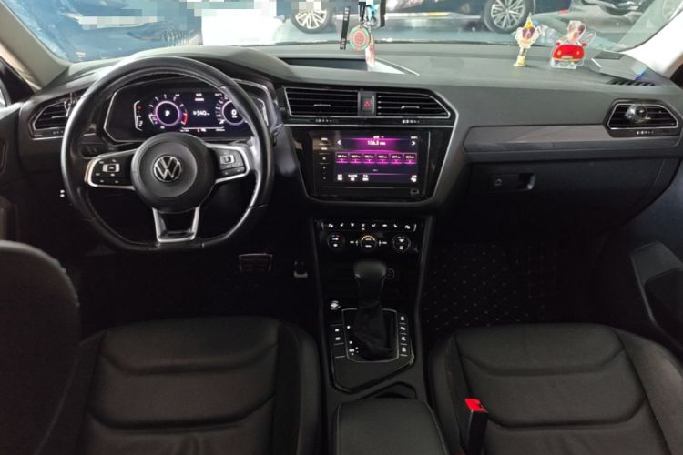 Used Volkswagen Tiguan L 2021 330TSI Automatic Two-Wheel Drive R-Line Enhanced Edition Center Console