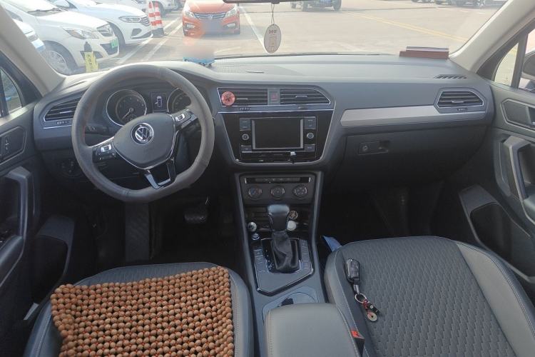 Used Volkswagen Tiguan L 2021 280TSI Automatic Two-Wheel Drive Smart Edition Center Console
