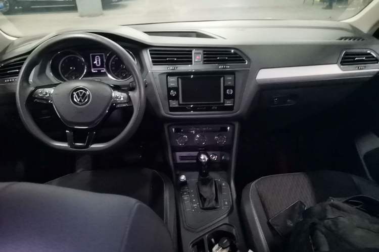 Used Volkswagen Tiguan L 2021 330TSI Automatic Two-Wheel Drive Comfort Edition Center Console