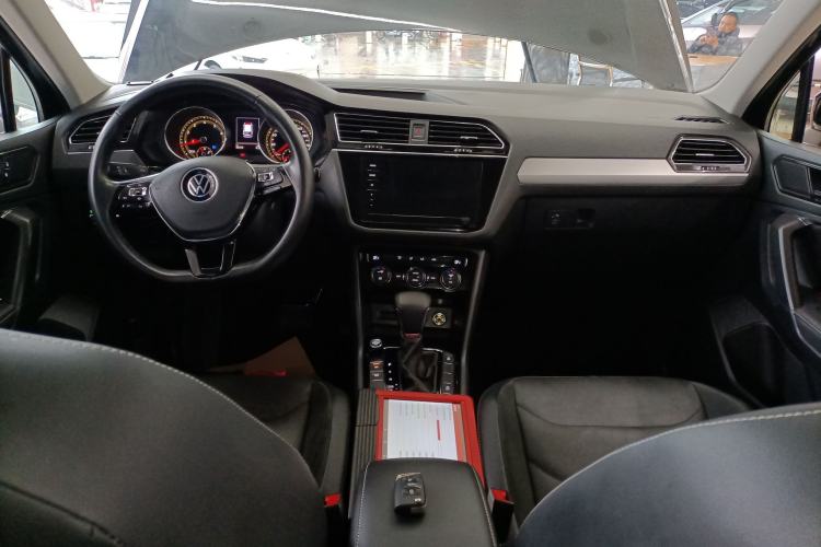 Used Volkswagen Tiguan L 2021 330TSI Automatic Two-Wheel Drive Smart Edition Center Console