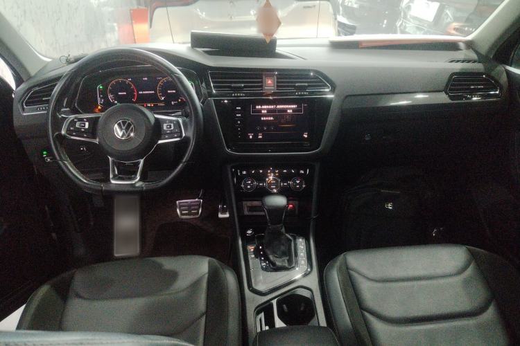 Used Volkswagen Tiguan L 2021 330TSI Automatic Two-Wheel Drive R-Line Enhanced Edition Center Console