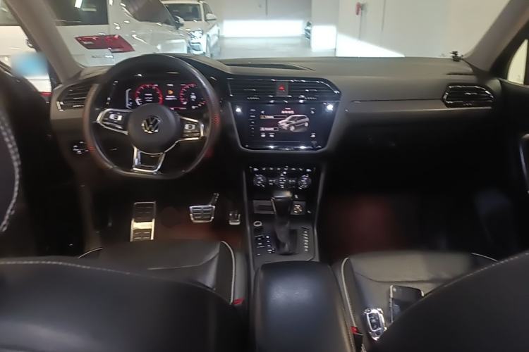 Used Volkswagen Tiguan L 2021 330TSI Automatic Two-Wheel Drive R-Line Flagship Edition Center Console
