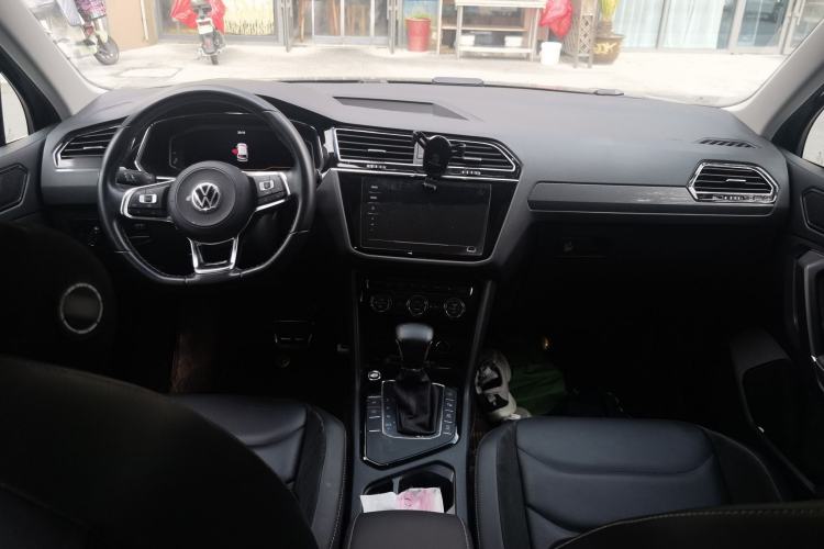 Used Volkswagen Tiguan L 2021 330TSI Automatic Two-Wheel Drive R-Line Enhanced Edition Center Console
