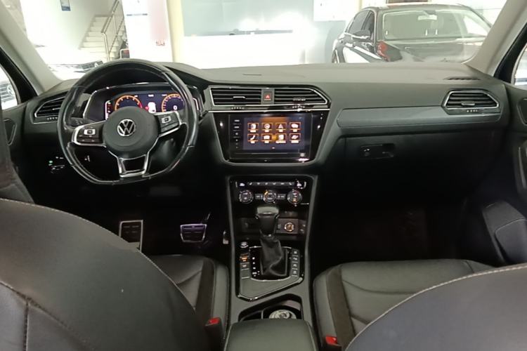 Used Volkswagen Tiguan L 2021 330TSI Automatic Two-Wheel Drive R-Line Enhanced Edition Center Console