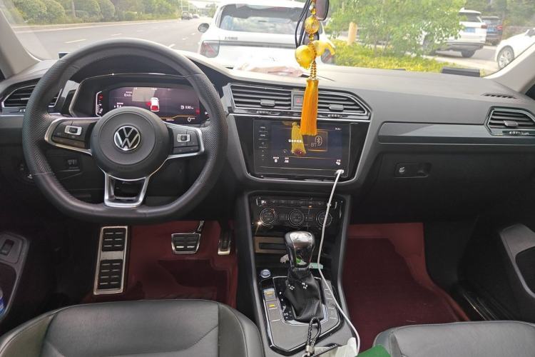 Used Volkswagen Tiguan L 2021 330TSI Automatic Two-Wheel Drive R-Line Enhanced Edition Center Console