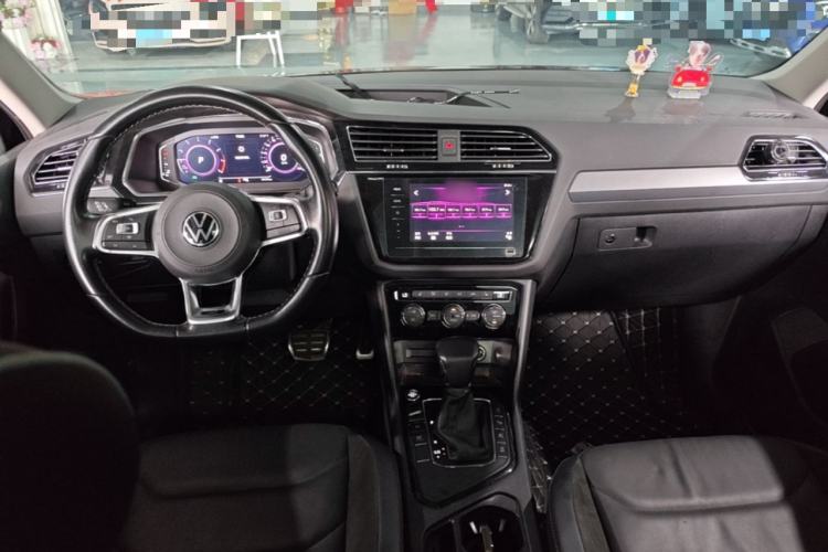 Used Volkswagen Tiguan L 2021 330TSI Automatic Two-Wheel Drive R-Line Enhanced Edition Center Console