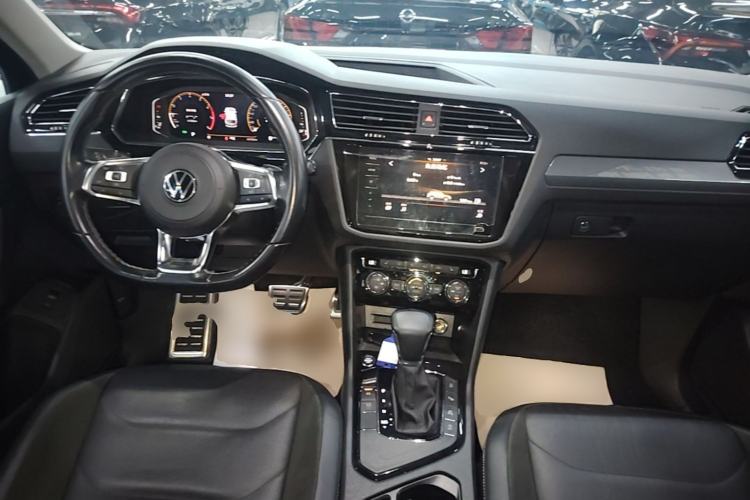 Used Volkswagen Tiguan L 2021 330TSI Automatic Two-Wheel Drive R-Line Enhanced Edition Center Console