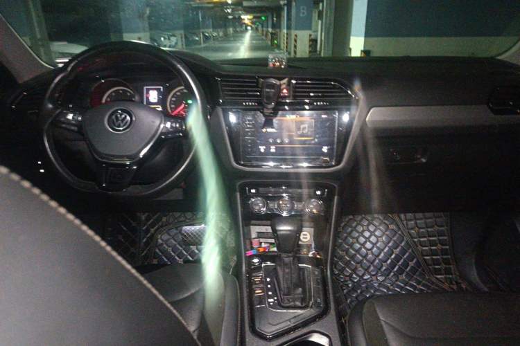 Used Volkswagen Tiguan L 2021 330TSI Automatic Two-Wheel Drive Smart Edition Center Console