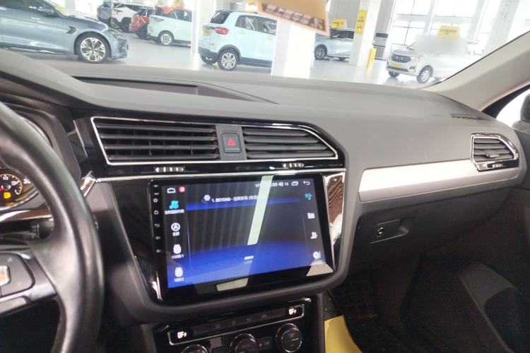 Used Volkswagen Tiguan L 2021 330TSI Automatic Two-Wheel Drive Smart Edition Center Console