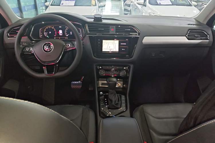 Used Volkswagen Tiguan L 2021 330TSI Automatic Two-Wheel Drive Smart Edition Center Console