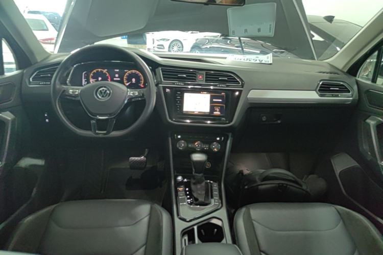 Used Volkswagen Tiguan L 2021 330TSI Automatic Two-Wheel Drive Smart Edition Center Console