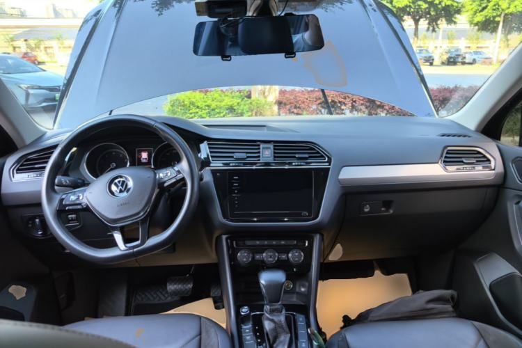 Used Volkswagen Tiguan L 2021 330TSI Automatic Two-Wheel Drive Smart Edition Center Console
