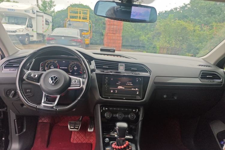 Used Volkswagen Tiguan L 2021 330TSI Automatic Two-Wheel Drive R-Line Enhanced Edition Center Console