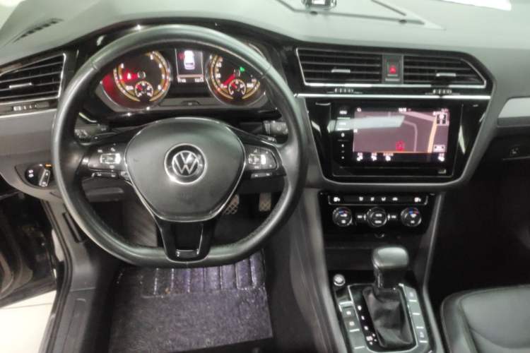 Used Volkswagen Tiguan L 2021 330TSI Automatic Two-Wheel Drive Smart Edition Center Console