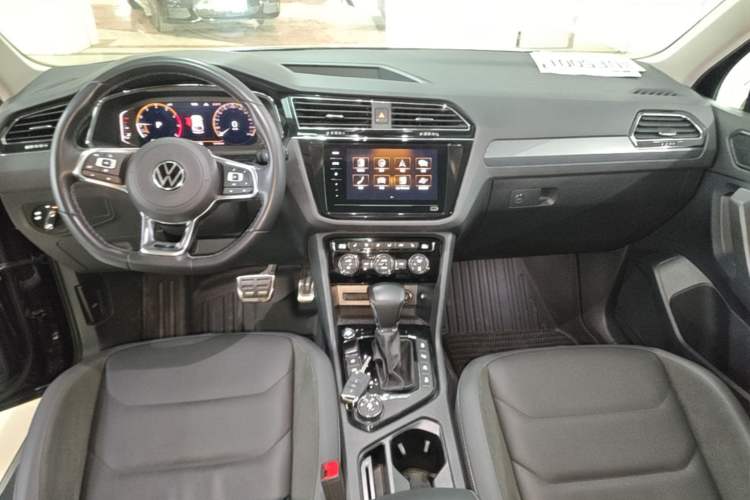 Used Volkswagen Tiguan L 2021 380TSI Automatic All-Wheel Drive R-Line Comfort Plus 7-Seater Center Console