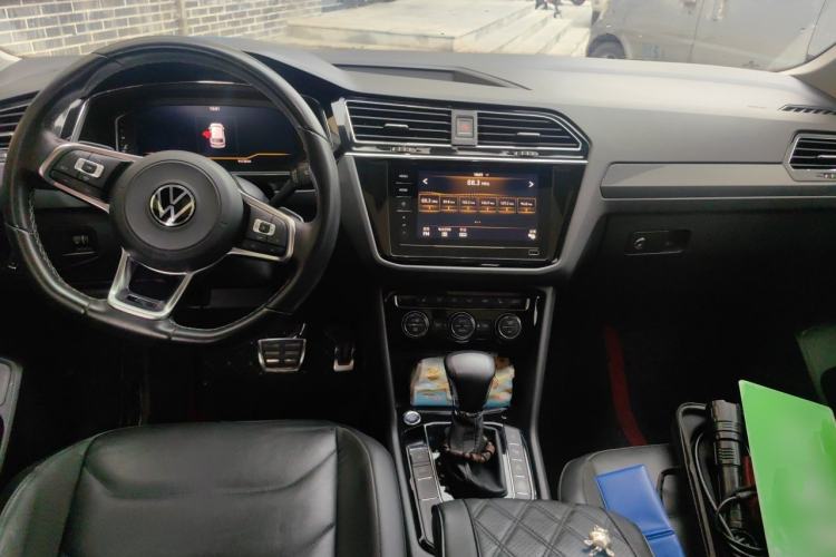 Used Volkswagen Tiguan L 2021 330TSI Automatic Two-Wheel Drive R-Line Enhanced Edition Center Console