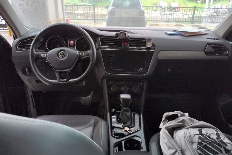 Used Volkswagen Tiguan L 2021 330TSI Automatic Two-Wheel Drive Smart Edition Center Console