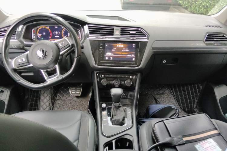 Used Volkswagen Tiguan L 2021 330TSI Automatic Two-Wheel Drive R-Line Enhanced Edition Center Console