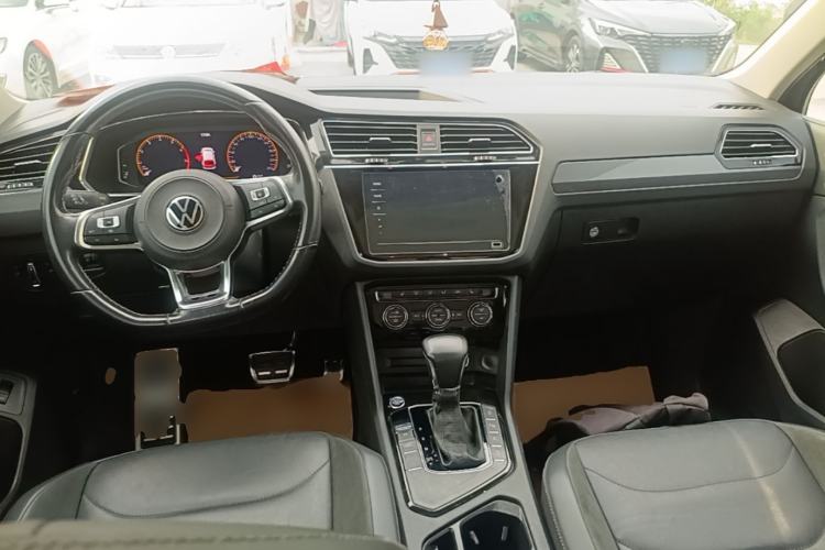 Used Volkswagen Tiguan L 2021 330TSI Automatic Two-Wheel Drive R-Line Enhanced Edition Center Console