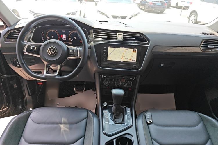Used Volkswagen Tiguan L 2021 330TSI Automatic Two-Wheel Drive R-Line Enhanced Edition Center Console