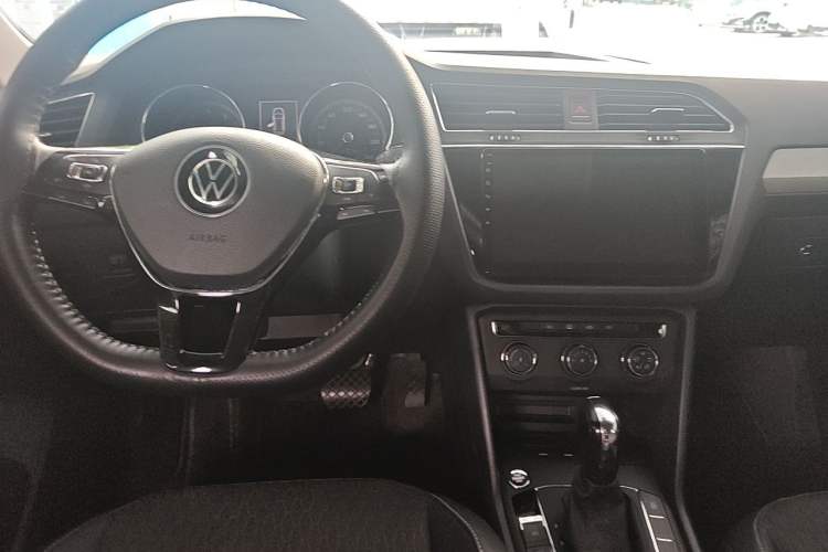 Used Volkswagen Tiguan L 2021 280TSI Automatic Two-Wheel Drive Smart Edition Center Console