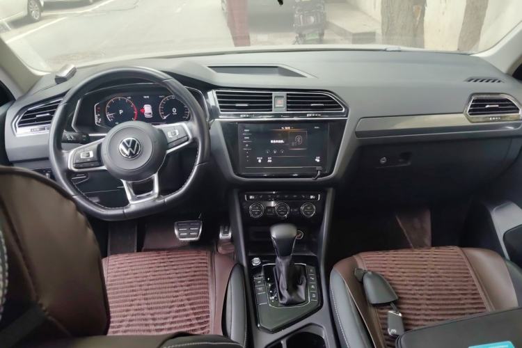 Used Volkswagen Tiguan L 2021 330TSI Automatic Two-Wheel Drive R-Line Enhanced Edition Center Console