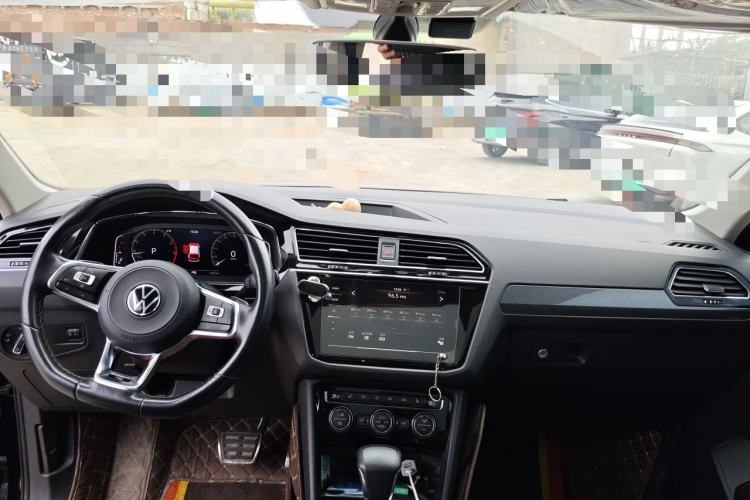 Used Volkswagen Tiguan L 2021 330TSI Automatic Two-Wheel Drive R-Line Enhanced Edition Center Console