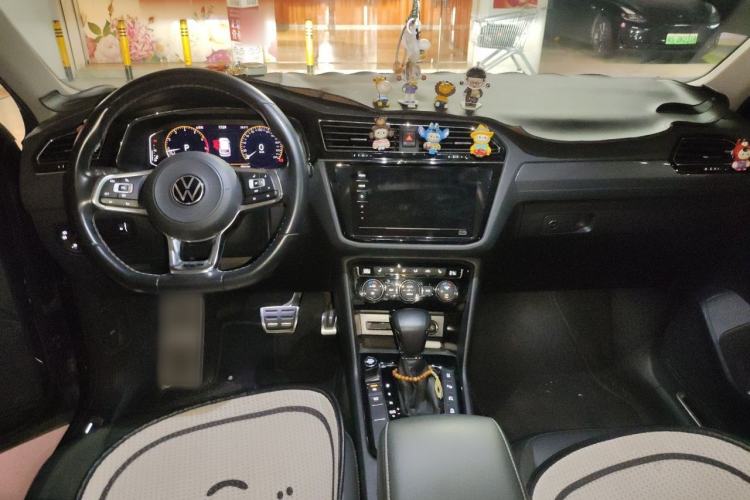 Used Volkswagen Tiguan L 2021 330TSI Automatic Two-Wheel Drive R-Line Enhanced Edition Center Console