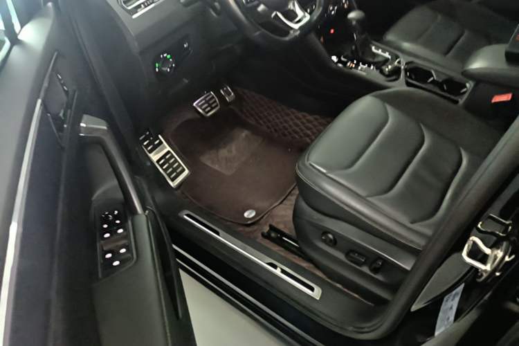 Used Volkswagen Tiguan L 2021 330TSI Automatic Two-Wheel Drive R-Line Enhanced Edition Driver Seat