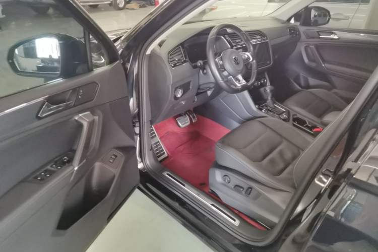 Used Volkswagen Tiguan L 2021 380TSI Automatic All-Wheel Drive R-Line Comfort Plus 7-Seater Driver Seat