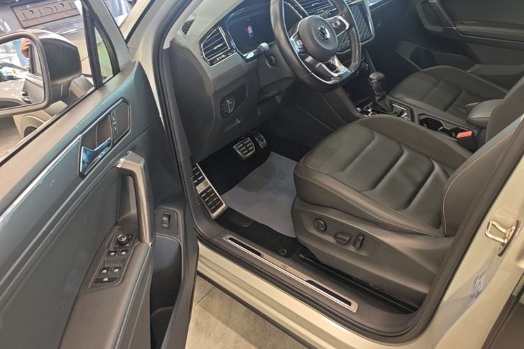 Used Volkswagen Tiguan L 2021 380TSI Automatic All-Wheel Drive R-Line Comfort Plus 7-Seater Driver Seat