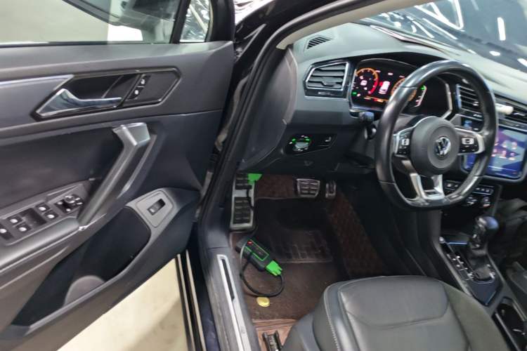 Used Volkswagen Tiguan L 2021 330TSI Automatic Two-Wheel Drive R-Line Enhanced Edition Driver Seat