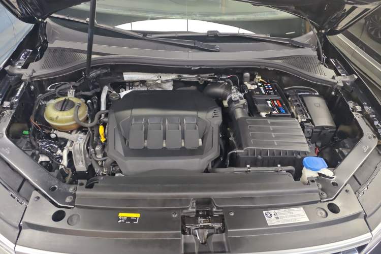 Used Volkswagen Tiguan L 2021 330TSI Automatic Two-Wheel Drive R-Line Flagship Edition Engine Bay