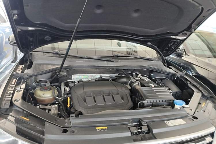 Used Volkswagen Tiguan L 2021 330TSI Automatic Two-Wheel Drive R-Line Enhanced Edition Engine Bay