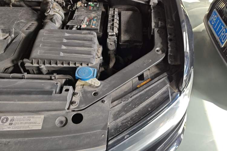 Used Volkswagen Tiguan L 2021 330TSI Automatic Two-Wheel Drive R-Line Enhanced Edition Engine Bay Left