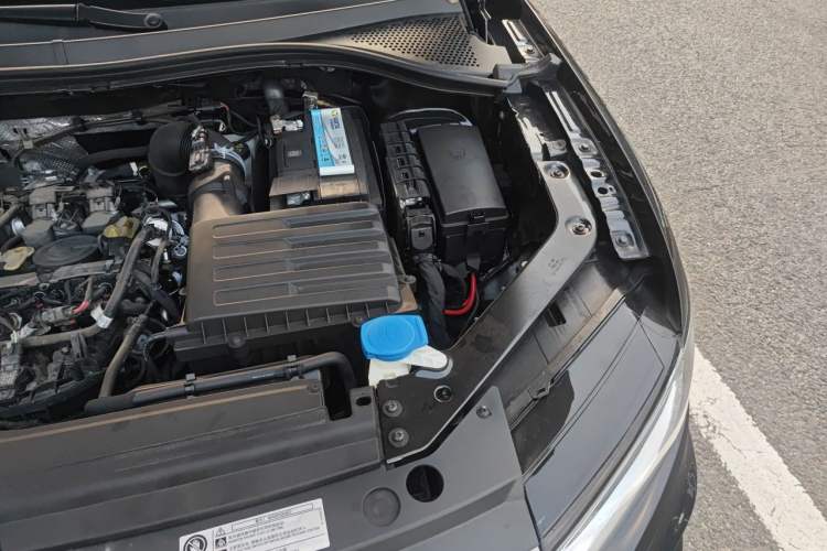 Used Volkswagen Tiguan L 2021 330TSI Automatic Two-Wheel Drive R-Line Enhanced Edition Engine Bay Left